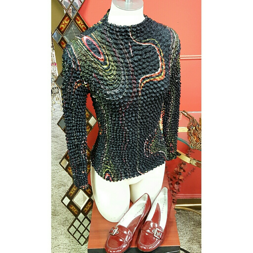 Black Pattern Popcorn Shirt